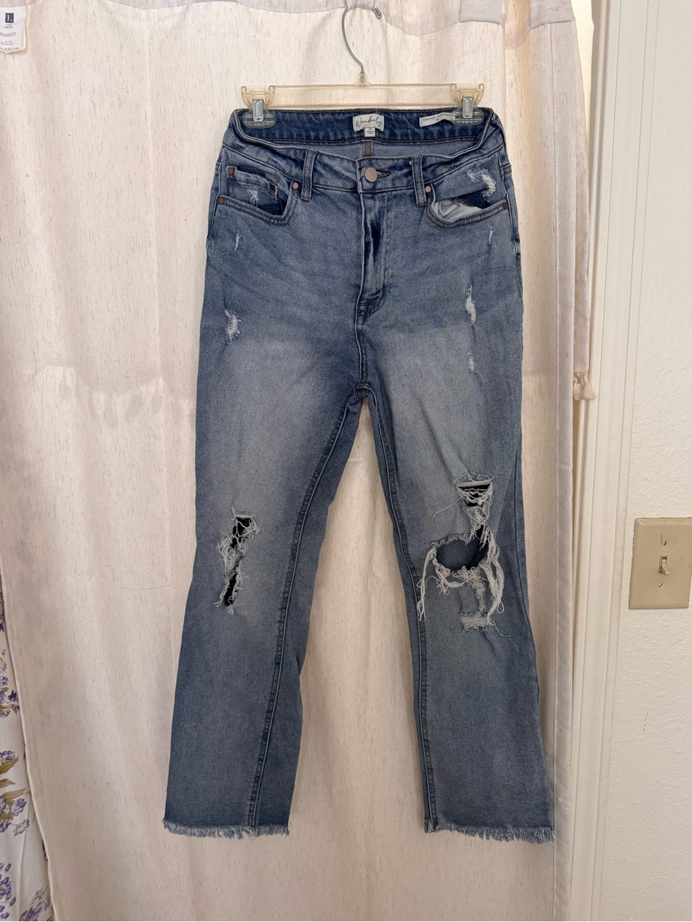 Wonderly Distressed Straight-Leg Jeans